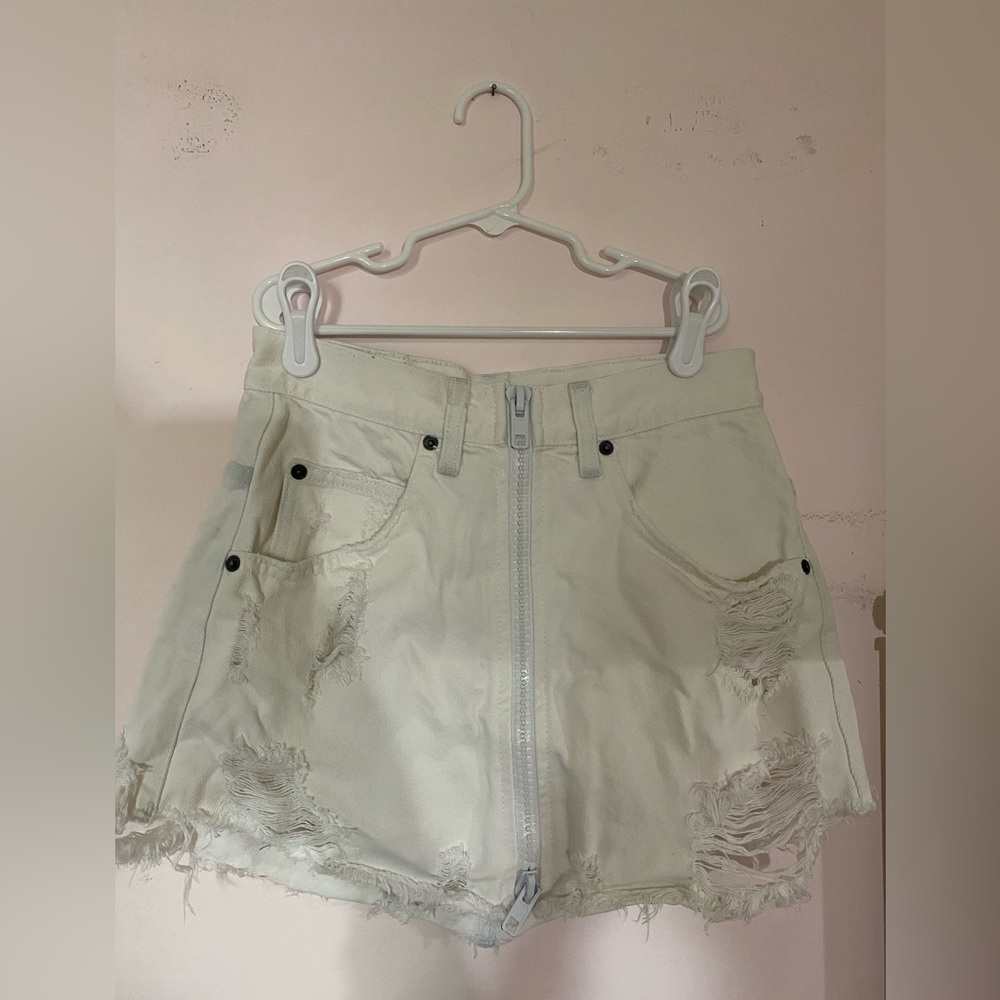 CARMAR white skirt with zipper, SIZE 26